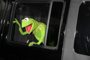 los angeles, nov 12 - kermit il rana arriva a il muppet mondo prima a EL capitano Teatro su novembre 12, 2011 nel los angeles, circa foto