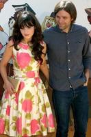 los angeles, luglio 10 - zooey deschanel Ben gibbardo in arrivo a il winnie, il cacca prima a walt disney studi su luglio 10, 2011 nel burbank, circa foto