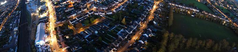 illuminato città, aereo metraggio a notte foto