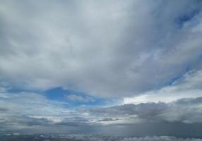 maggior parte bellissimo nuvole e cielo al di sopra di il Londra luton città di Inghilterra UK foto