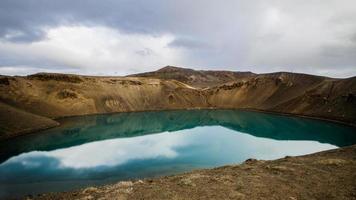 cratere di stora-viti vicino alla centrale geotermica di krafla - islanda foto