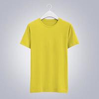 sospeso davanti maglietta giallo modello foto