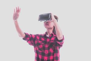 donna con vr bicchieri di virtuale realtà. foto