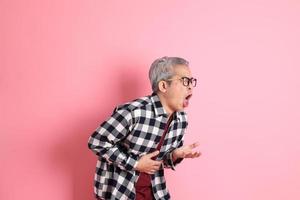 asiatico uomo su rosa foto