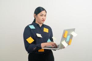 stress da donna d'affari asiatica dal duro lavoro foto