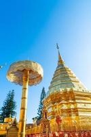bellissimo monte d'oro al tempio di wat phra that doi suthep. foto