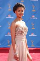 los angeles, ago 29 - gugu mbatha-crudo arriva a il 2010 emmy premi a nokia Teatro a la vivere su agosto 29, 2010 nel los angeles, circa foto