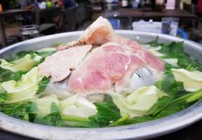 Maiale caldo padella per cena foto