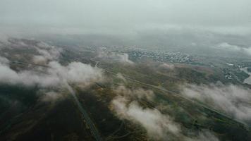 auto si sposta nel nebbia superiore Visualizza foto