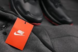 Kharkov, Ucraina - dicembre 20, 2020 nike marca Abiti e scarpe sport indossare kit. nike è americano multinazionale società impegnato nel produzione e In tutto il mondo marketing di Abiti e calzature foto