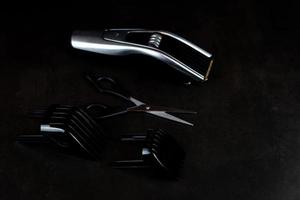 capelli clipper nero sfondo. foto
