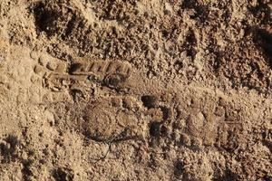dettagliato vicino su Visualizza su un' Marrone sabbia terra struttura foto