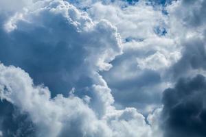cielo blu con nuvola closeup foto