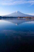 riflesso del monte fuji dal cielo, lago kawaguchi foto