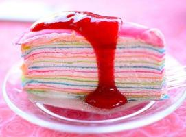torta di crepe arcobaleno
