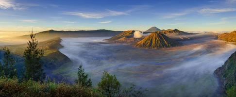vulcano monte bromo, java orientale, surabuya, indonesia