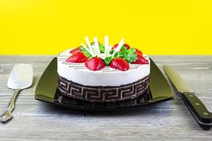 fragola torta con vaniglia crema foto