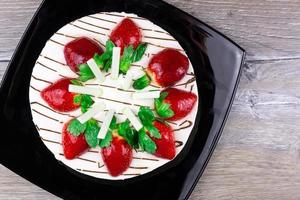 fragola torta con vaniglia crema foto