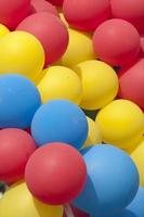 palloncini multicolori di carnevale foto