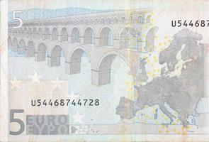 frammento parte di 5 Euro banconota avvicinamento con piccolo Marrone dettagli foto