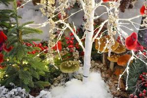 Natale albero decorazione con luci e giocattoli. Natale e nuovo anno sfondo foto