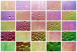 un' collage di molti diverso frammenti di bicchiere, decorato con pioggia gocce a partire dal il condensare. arcobaleno colori foto
