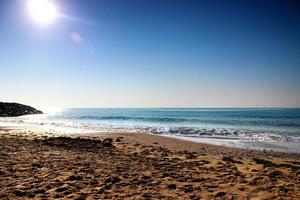 bellissimo mattina paesaggio marino. foto