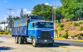 puerto escondido oaxaca Messico 2022 messicano camion carico trasportatore consegna macchine nel puerto escondido Messico. foto