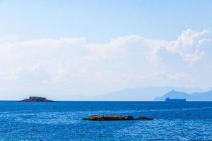 bellissimo kavouri spiaggia e baia voula vouliagmeni Grecia. foto