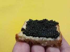 cereali di vero nero caviale su un' Sandwich foto