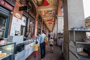 ristoranti nel il Campidoglio di il città di tolosa nel il estate di 2022. foto