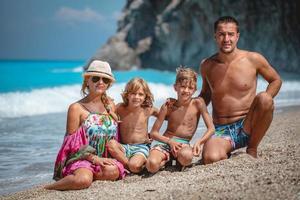 famiglia foto su il spiaggia