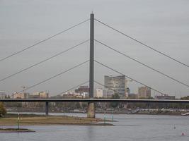 dusseldorf a il Reno fiume foto