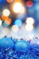 natale blu decorazione su sfocato blu sfondo foto