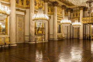 Torino, Italia - circa gennaio 2022 - romantico vecchio sala da ballo interno nel reale palazzo, 1842. foto