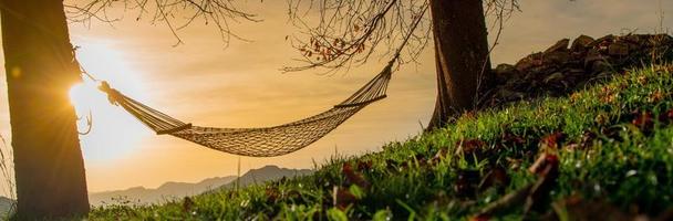 amaca sospeso fra Due alberi foto