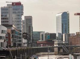 dusseldorf a il Reno fiume foto