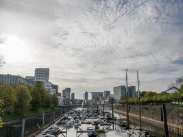 dusseldorf a il Reno fiume foto