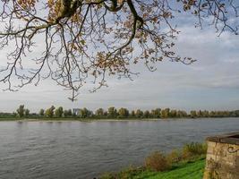 dusseldorf a il Reno fiume foto