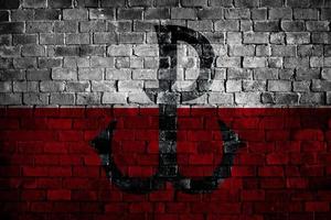bianca e rosso cartello di varsavia crescente su mattone parete nel grunge stile con colori di polacco bandiera. Polonia nazione industriale città grafico. mondo guerra Due. foto