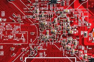 elettronico circuito tavola vicino su. processore, patatine fritte e condensatori. foto