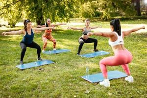 squat nel il parco foto