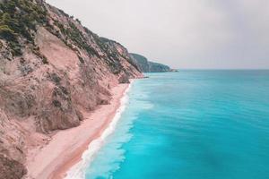 aereo Visualizza di a vuoto mediterraneo costa foto