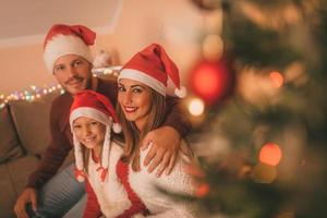 contento famiglia a Natale vacanza foto