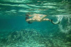 apnea nel oceano foto