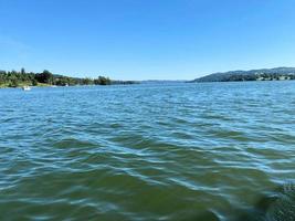 un' Visualizza di lago windermere nel il estate sole foto