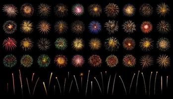collezione impostato sorprendente bellissimo fuoco d'artificio isolato su nero sfondo per celebrazione anniversario allegro Natale vigilia e contento nuovo anno foto