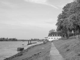 dusseldorf a il Reno fiume foto