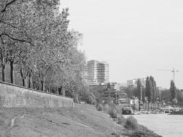 dusseldorf a il Reno fiume foto