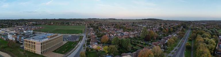 migliore aereo Visualizza di luton città di Inghilterra dopo tramonto foto